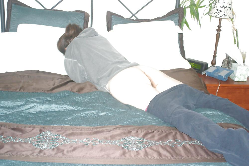 25P Hairy House MILF in Sweats Submits for JO Session