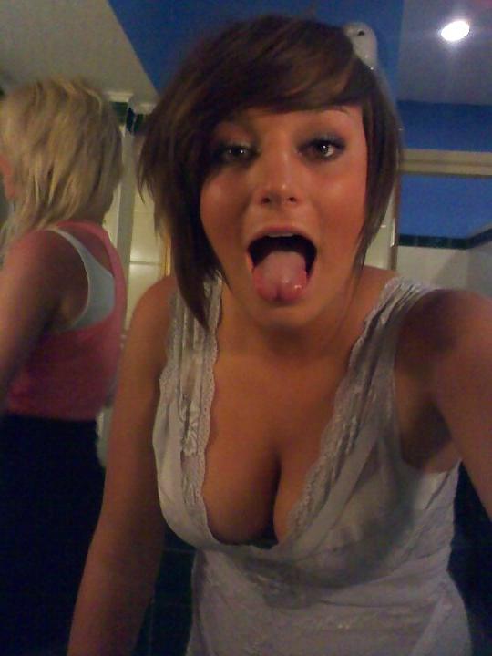 14P Everyone Wants To Cum On Isabel