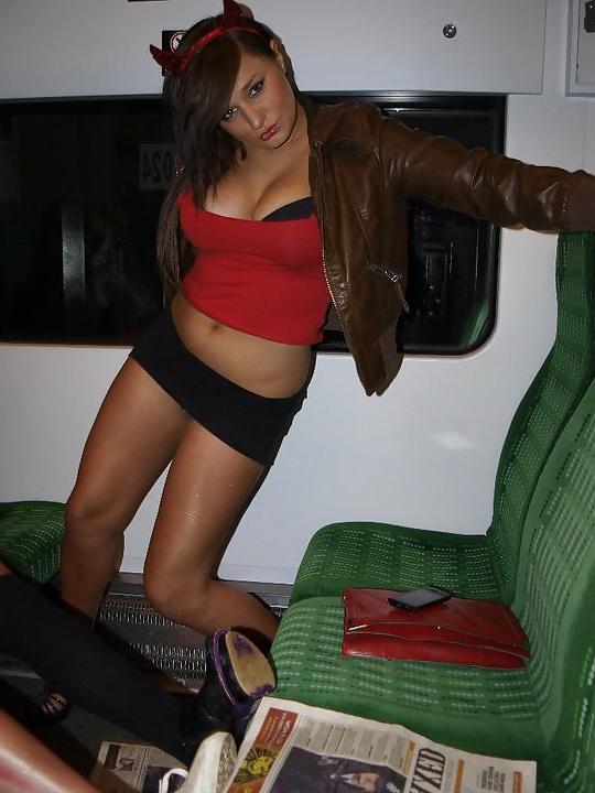 14P Everyone Wants To Cum On Isabel
