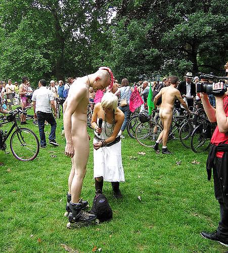 13P Women and cock in public (CFNM fun)
