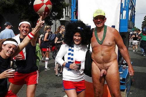 13P Women and cock in public (CFNM fun)