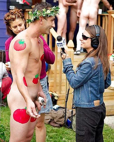13P Women and cock in public (CFNM fun)