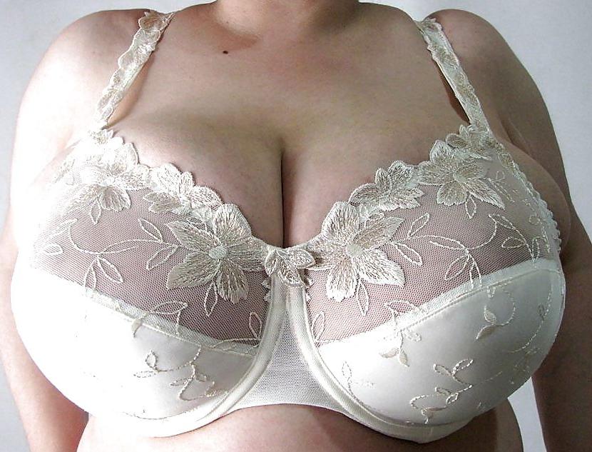 22P Chunky tits in bra 27