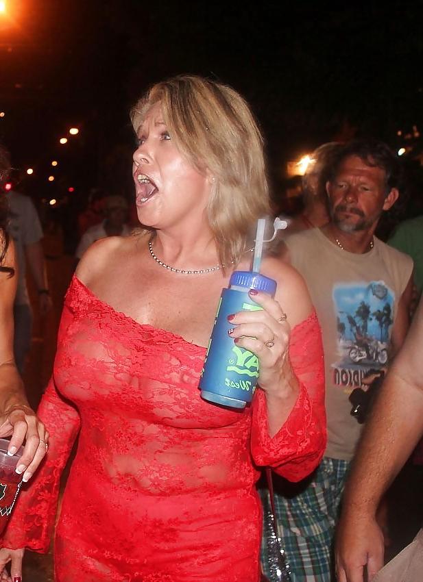 24P She forgot her bra 16.