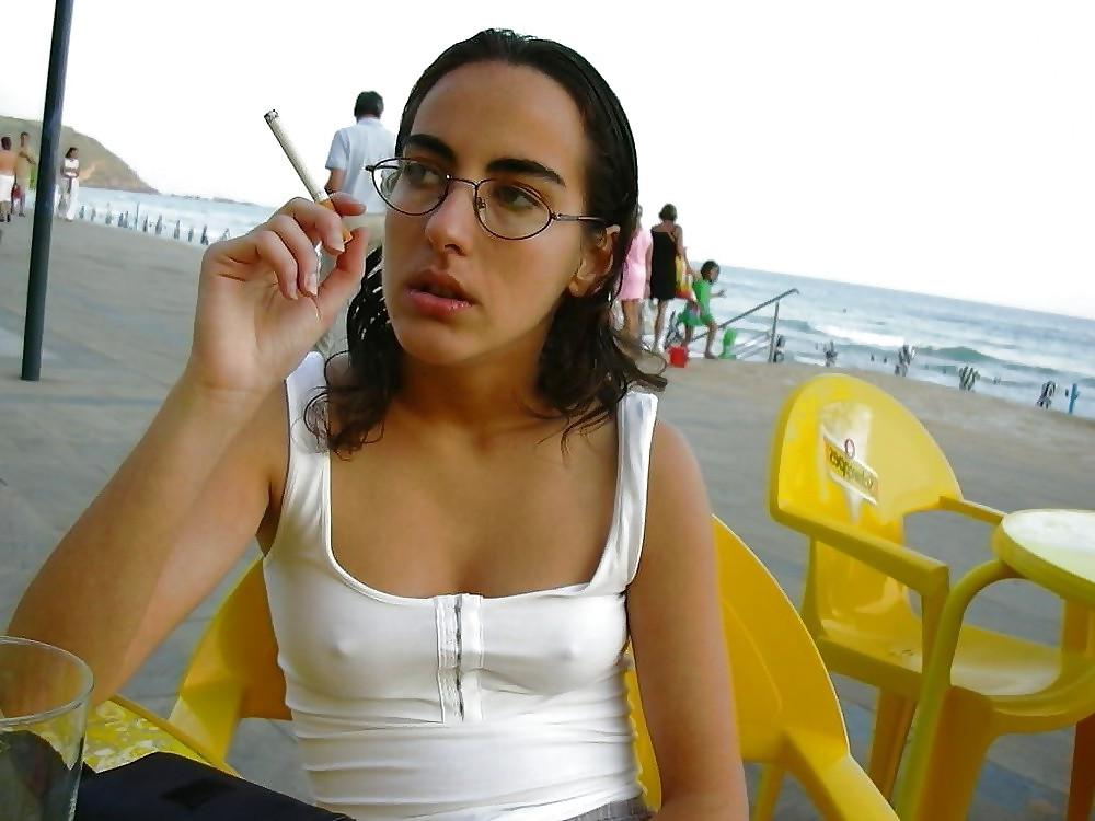 24P She forgot her bra 16.