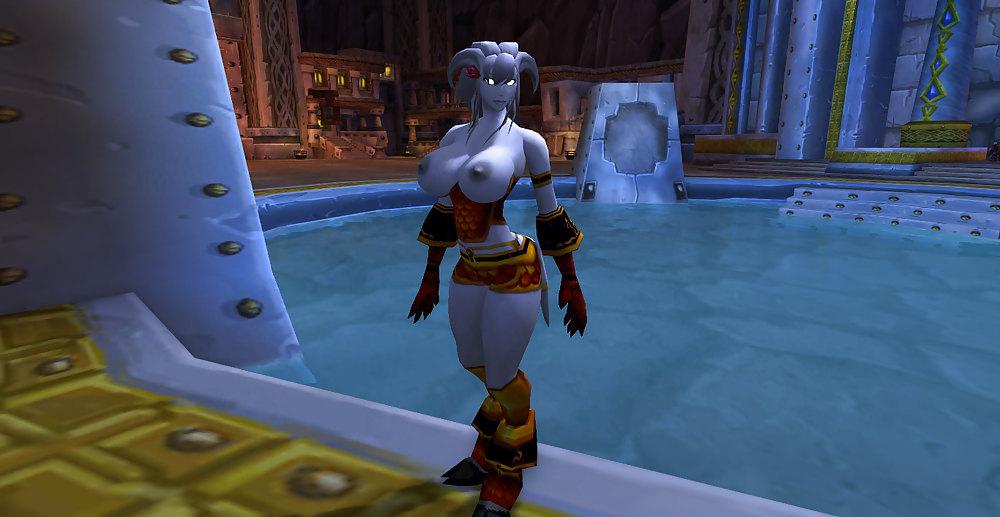 25P Draenei + Blood elf : Being pretty and fuckable.