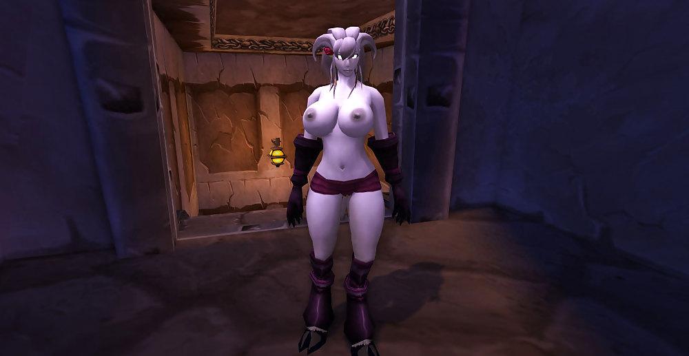 25P Draenei + Blood elf : Being pretty and fuckable.