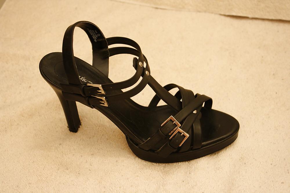 8P Sperm on Girlfriend Black High Heels