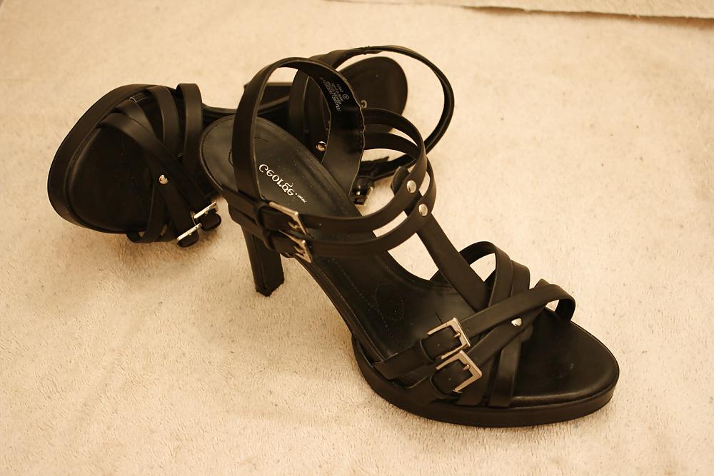 8P Sperm on Girlfriend Black High Heels