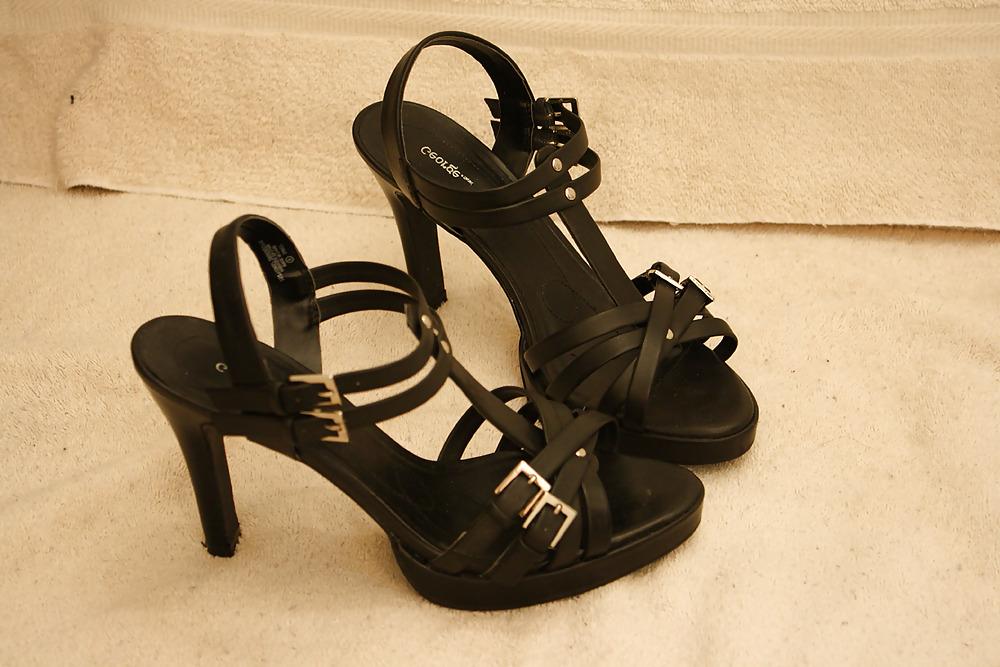 8P Sperm on Girlfriend Black High Heels