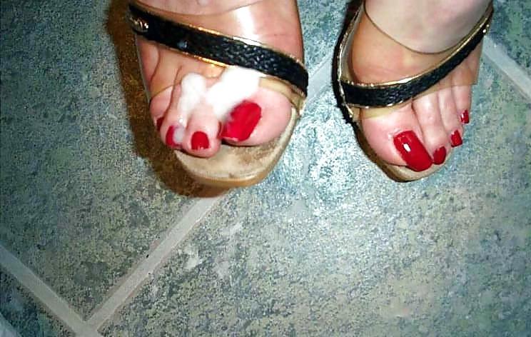 21P Cum on toes