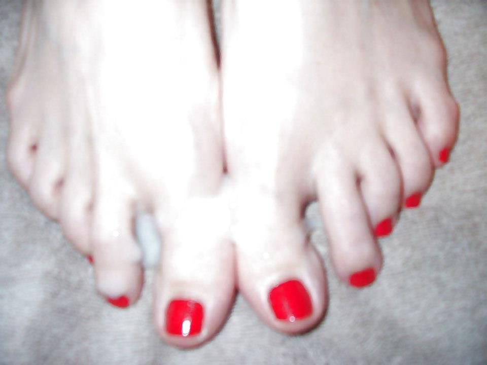 21P Cum on toes