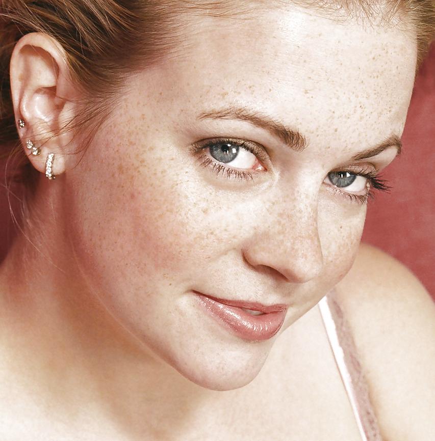 14P Pretty Celeb Faces I Jack Off To