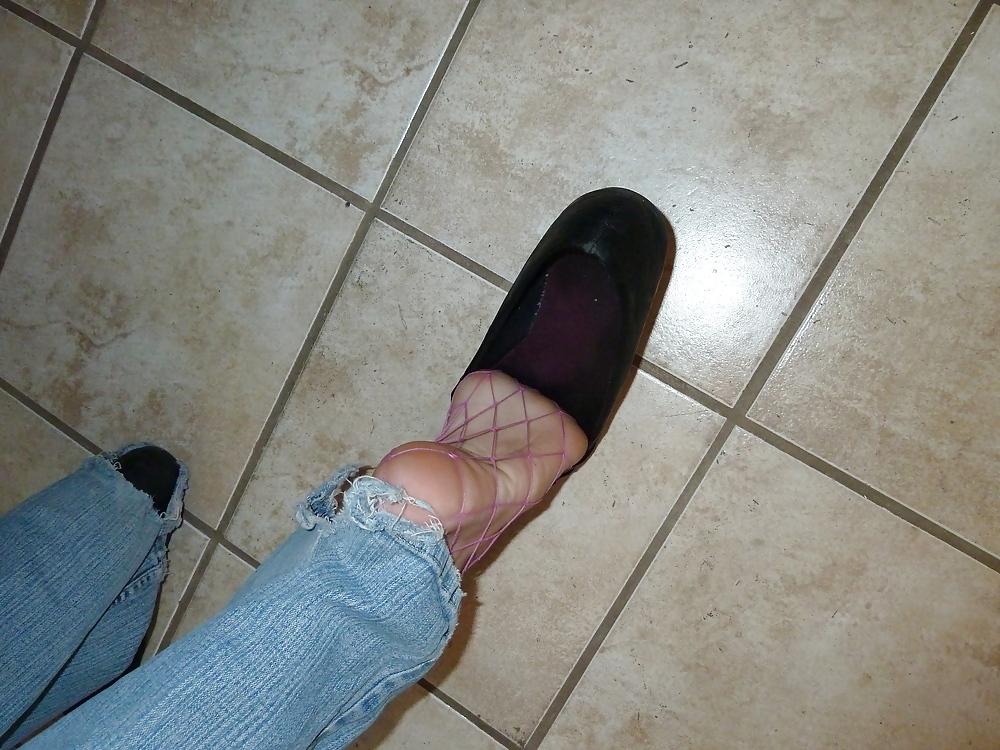 6P Smell my pretty feet