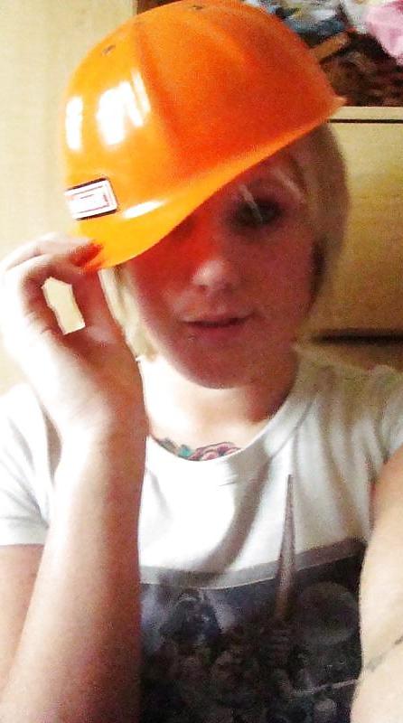 13P Loves guys and girls pretty pussy..