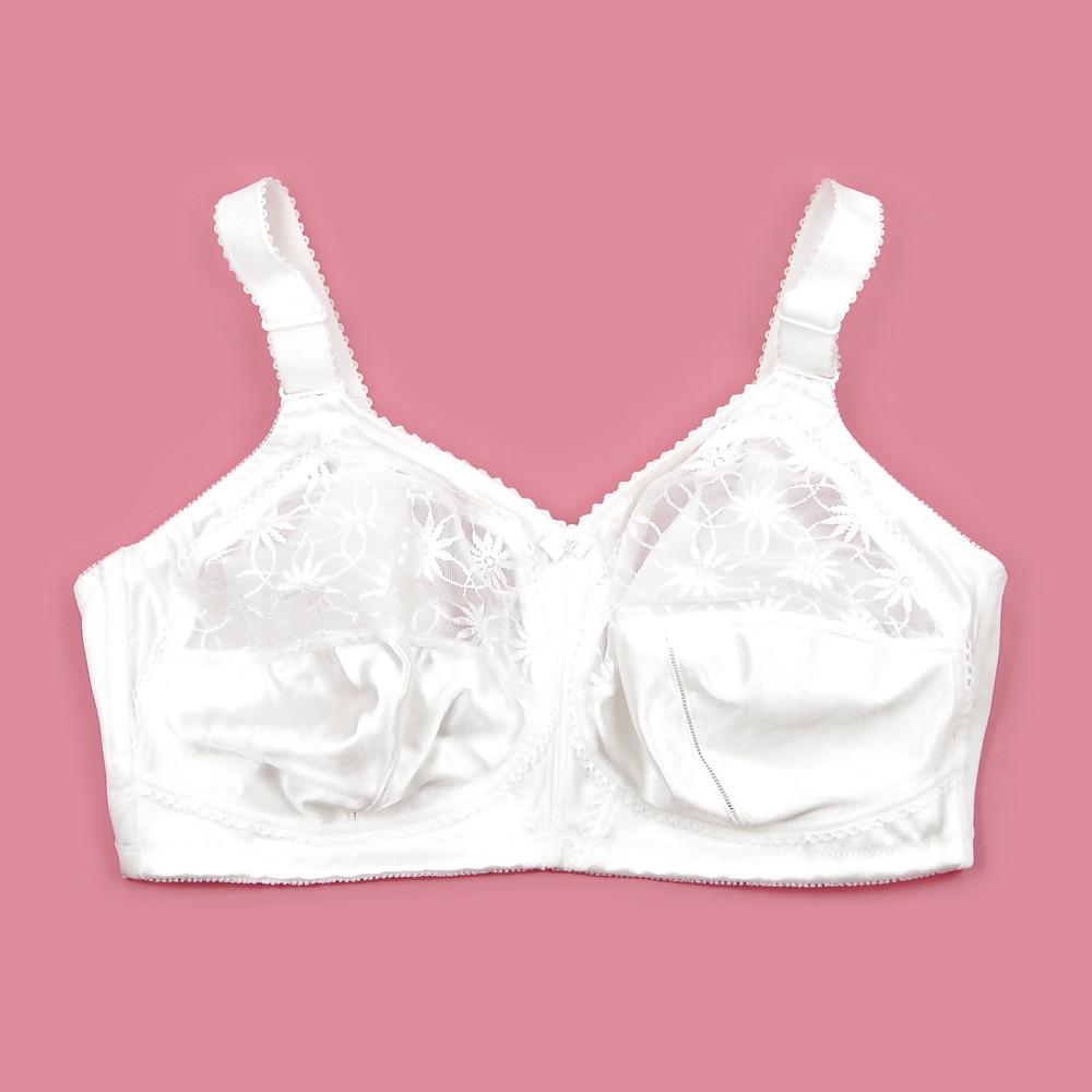 25P Mature woman in bra