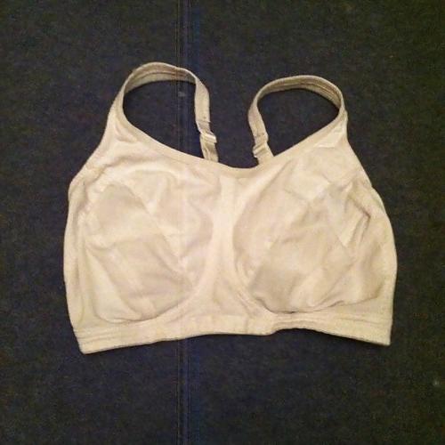 25P Mature woman in bra