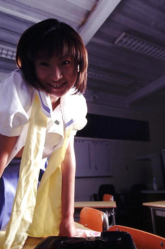 25P Japanese young girl NAORI
