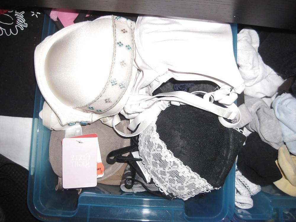 22P Very sexy amateur thong & bra drawer