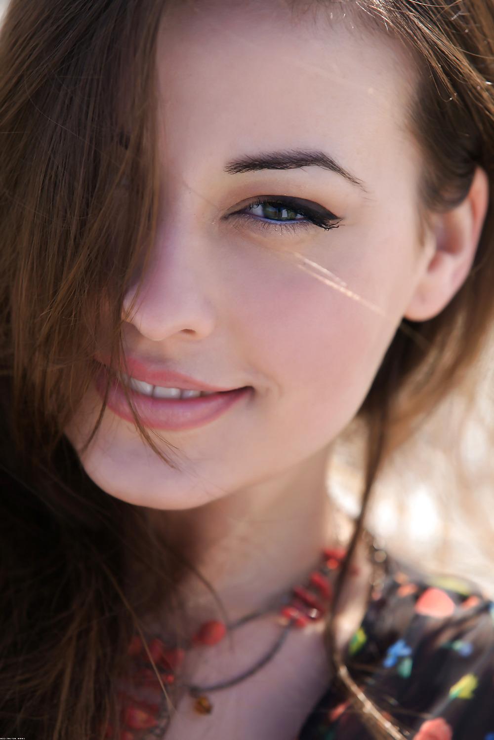 25P Hot-Pretty Faces