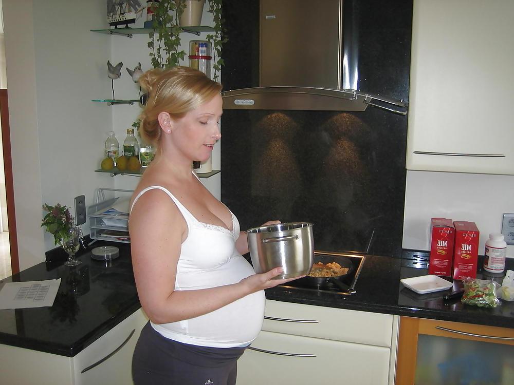 25P I'm hot and PREGNANT!!