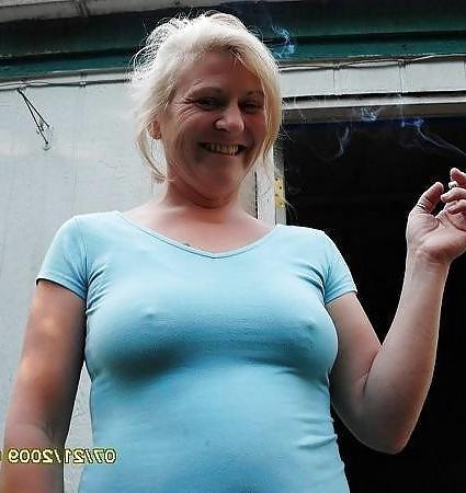 24P She forgot her bra 19.