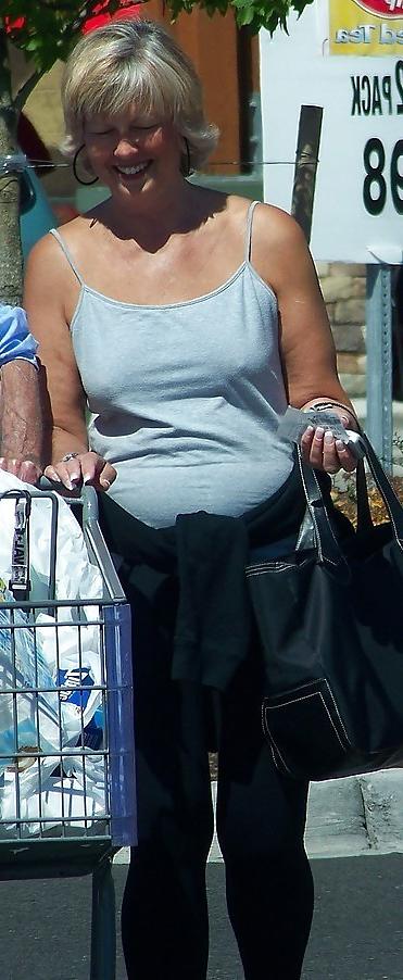 24P She forgot her bra 19.