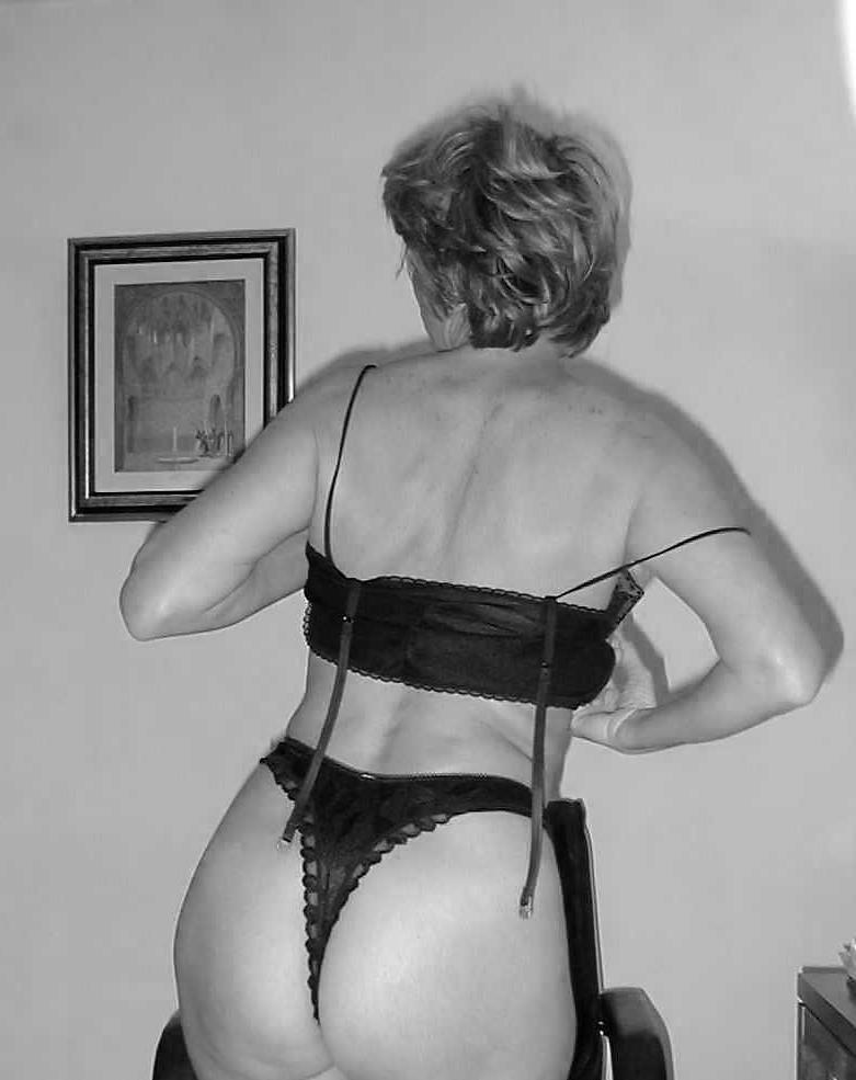20P Lilia Motorbike and strip tease