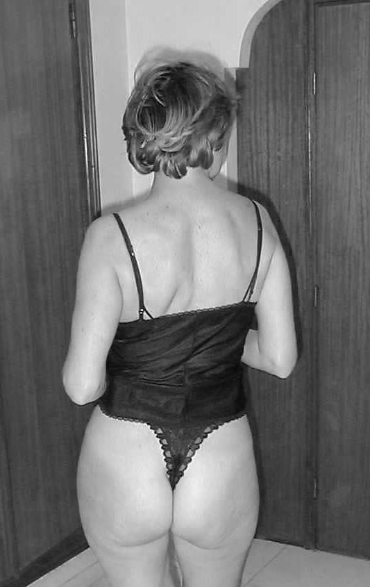 20P Lilia Motorbike and strip tease