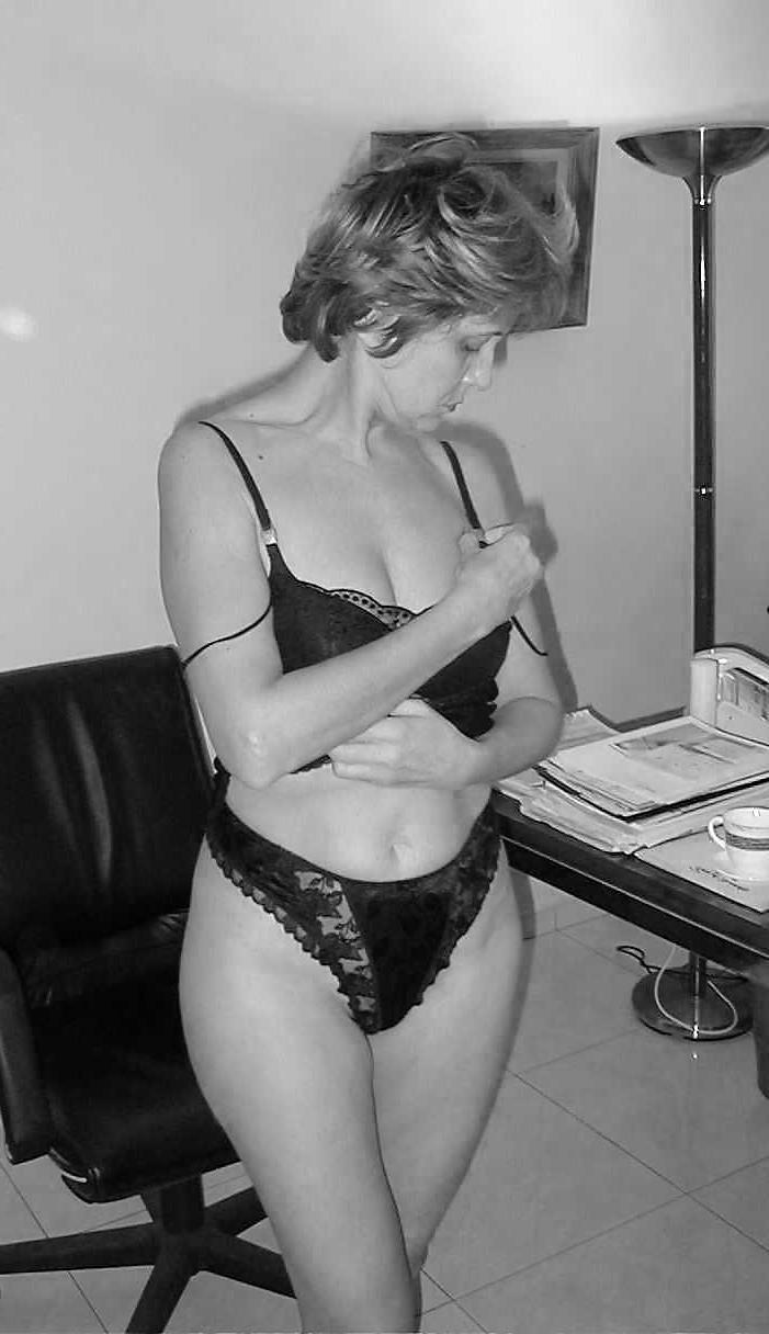 20P Lilia Motorbike and strip tease