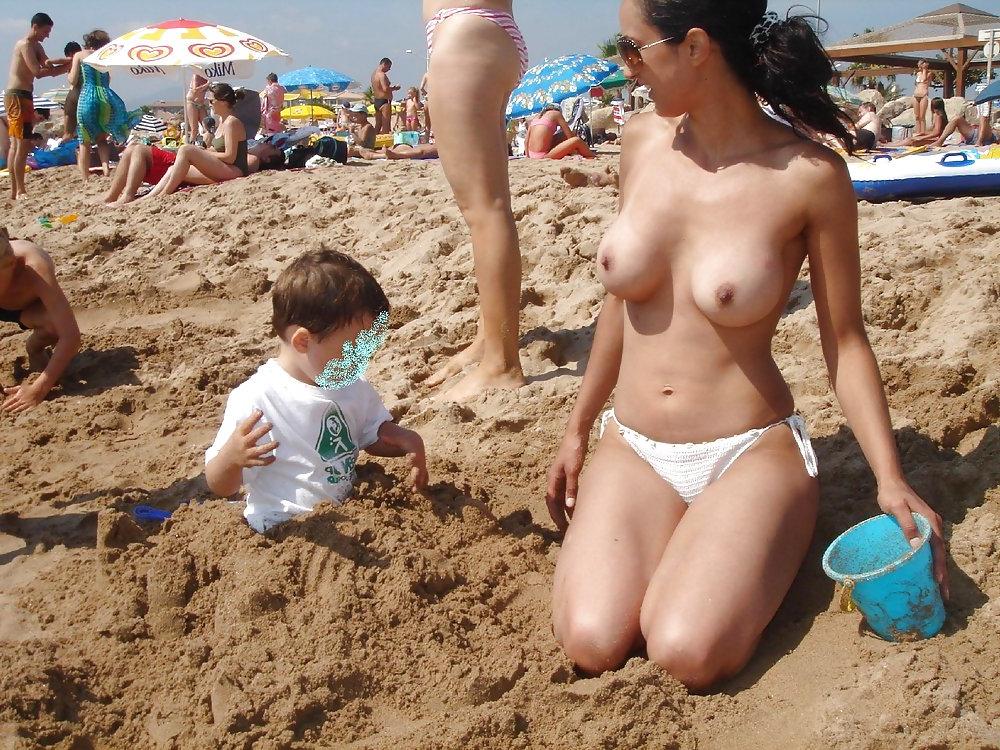25P Photos from the life of a pretty brunette