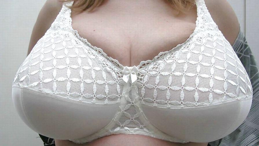 10P Chunky tits in bra 5