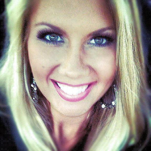 24P Beautiful Blonde Face For You To Cum On