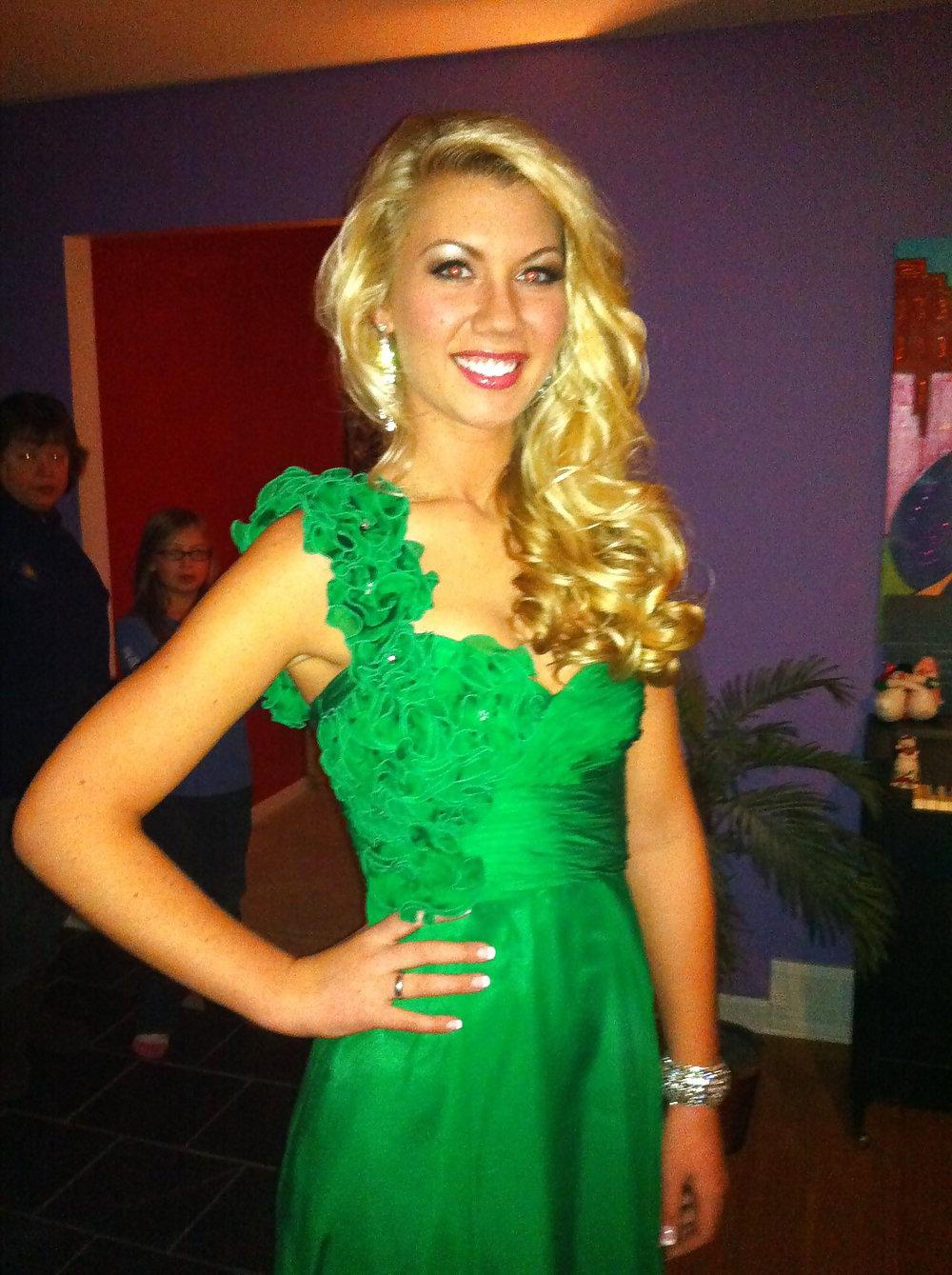 24P Beautiful Blonde Face For You To Cum On