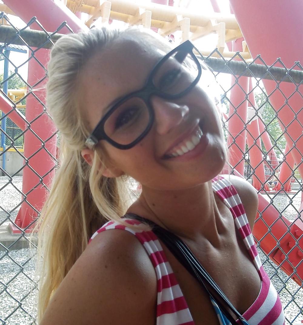 24P Beautiful Blonde Face For You To Cum On