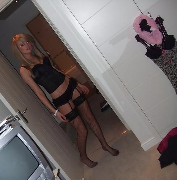 25P Pretty girls in sexy stockings