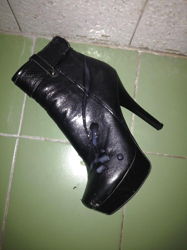 25P Cum on heels
