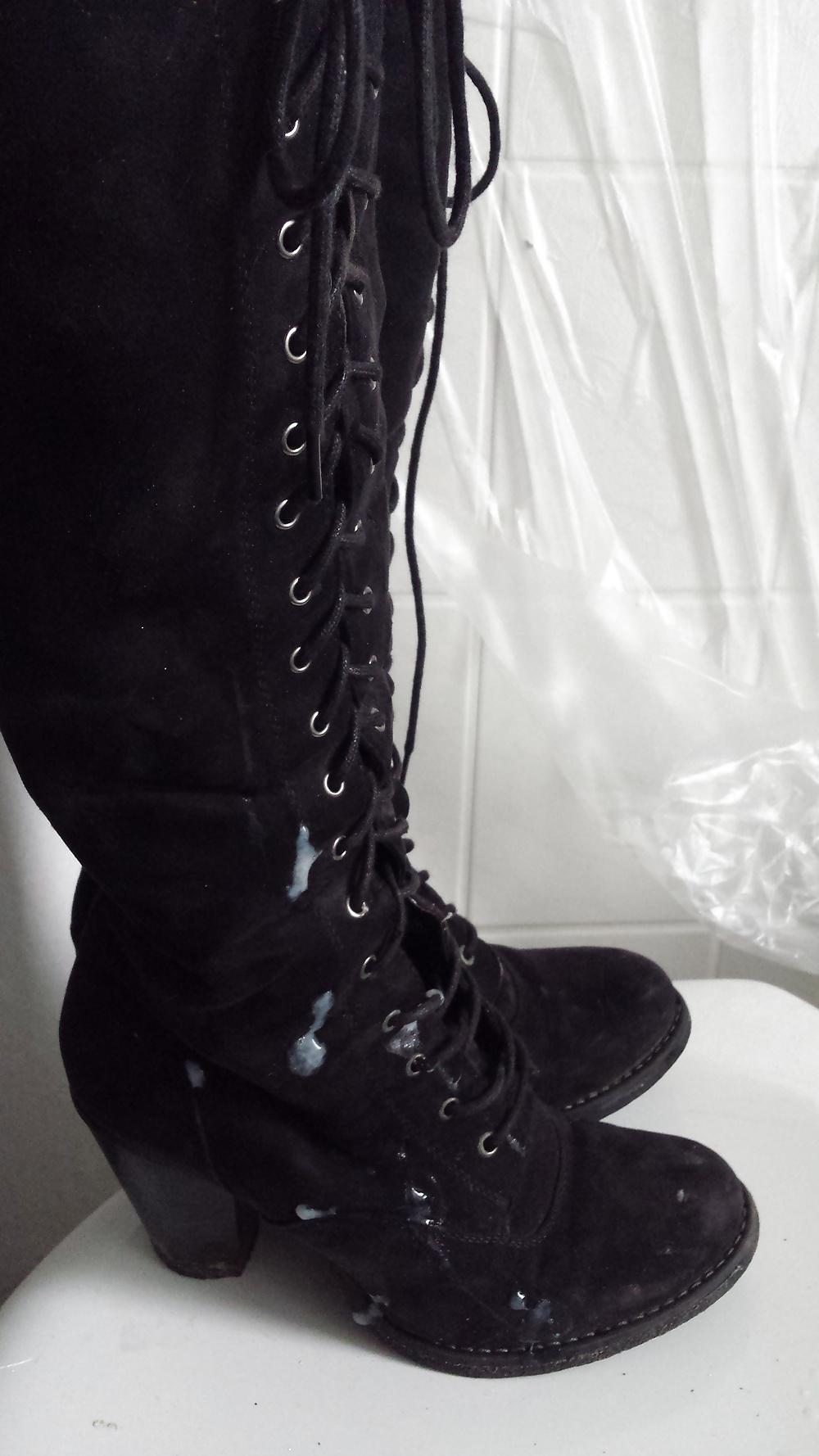25P Cum on heels