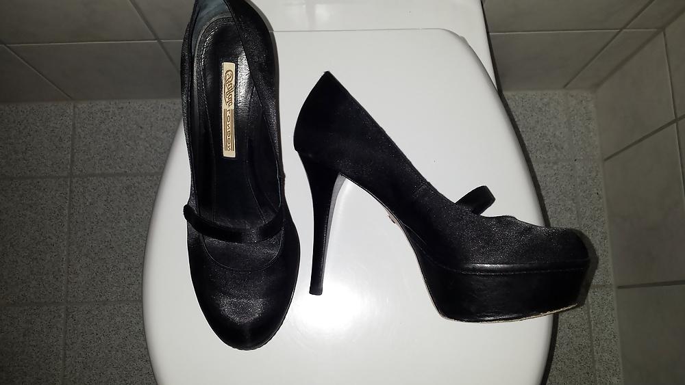 25P Cum on heels