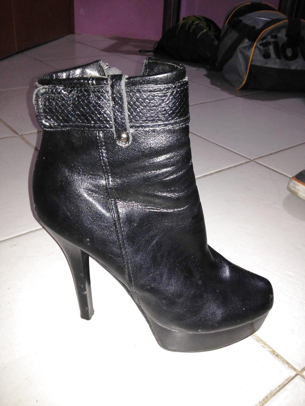 25P Cum on heels