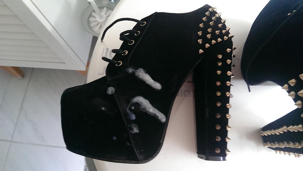 25P Cum on heels