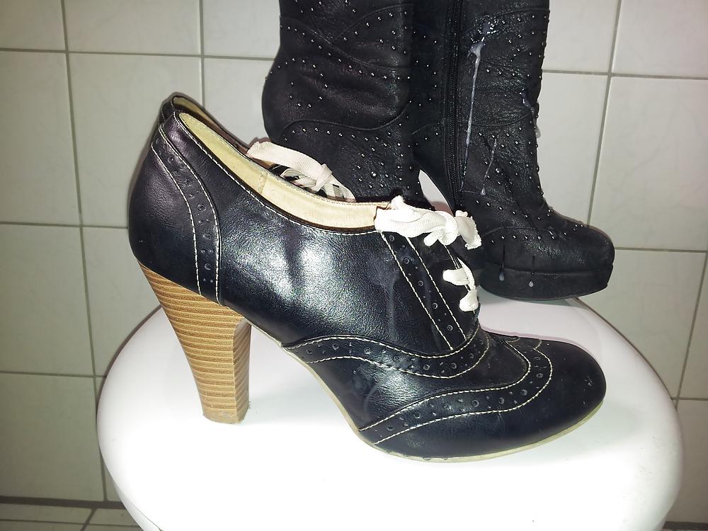 25P Cum on heels