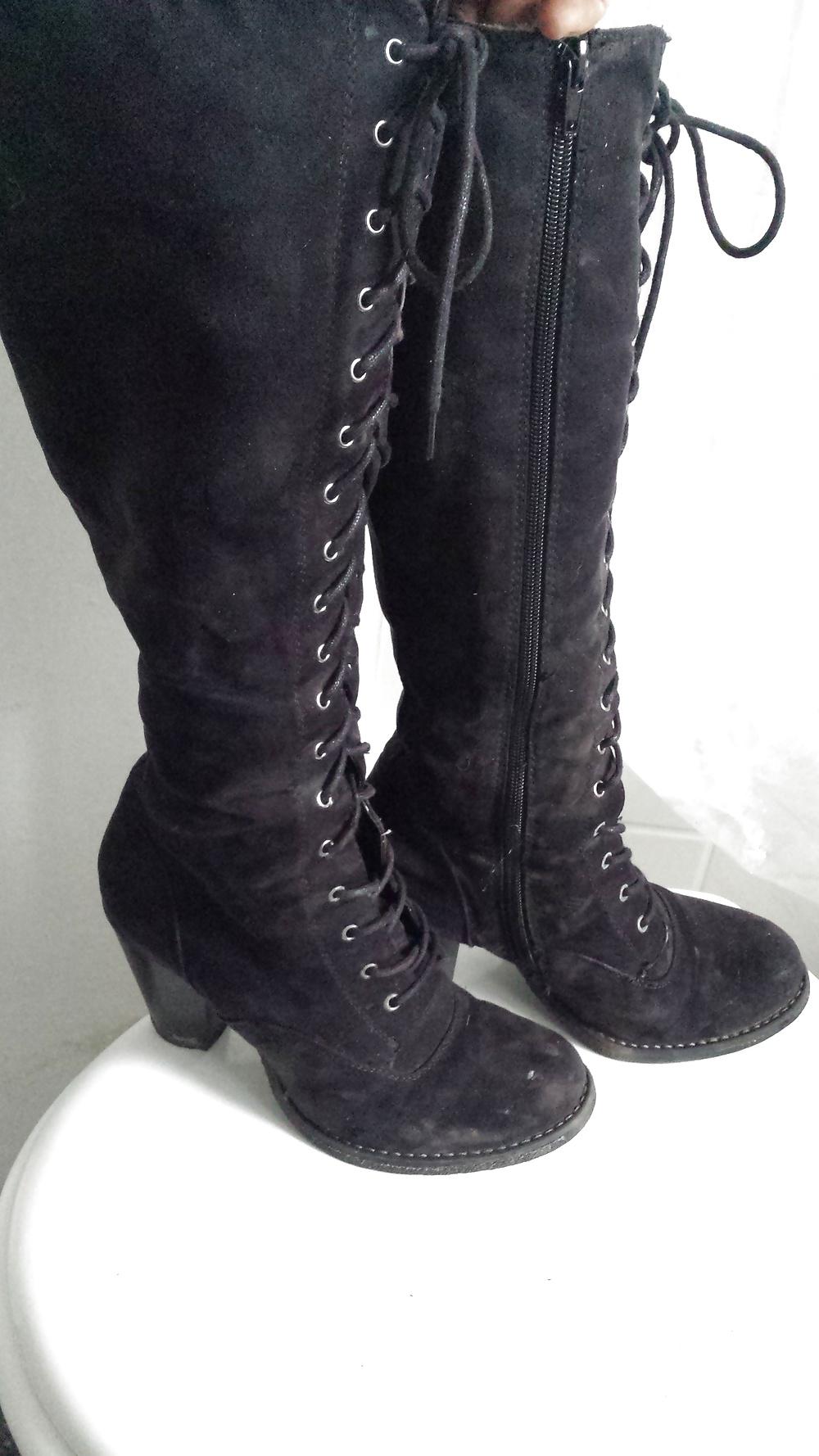 25P Cum on heels