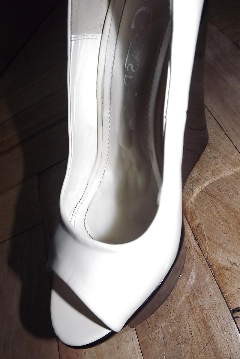 25P Cum on heels
