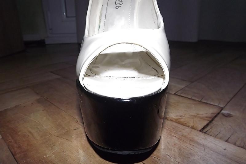 25P Cum on heels