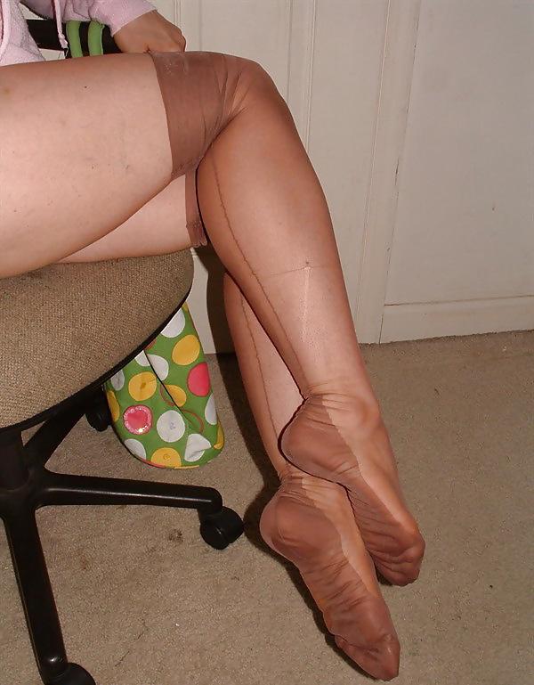 25P Wife Micki stocking legs tease