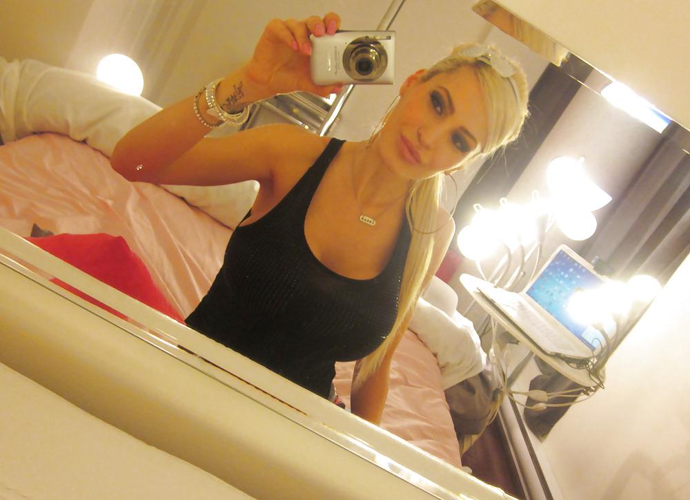 25P Bella: Babe with great bolted on tits!