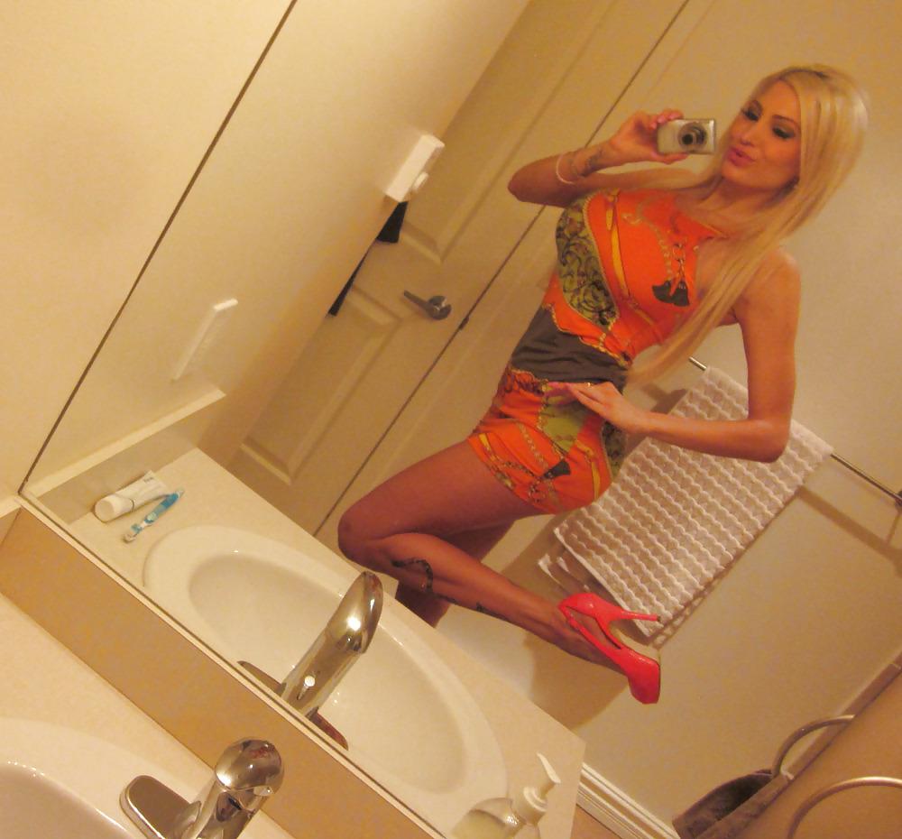 25P Bella: Babe with great bolted on tits!