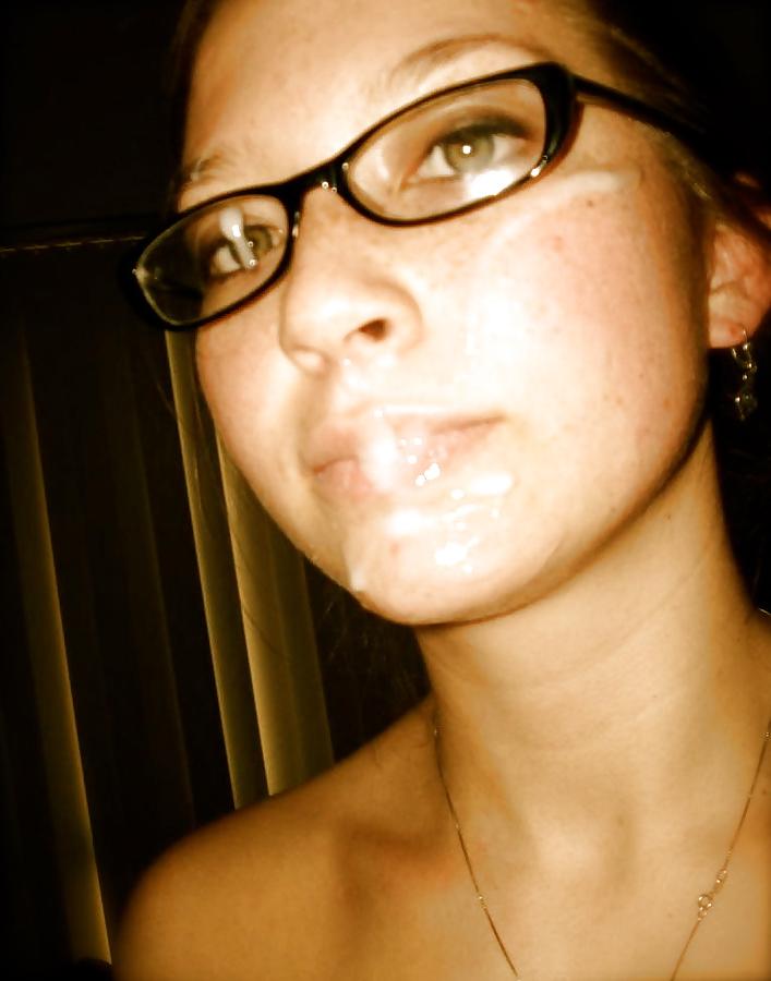10P Brunette babes with cumshots.