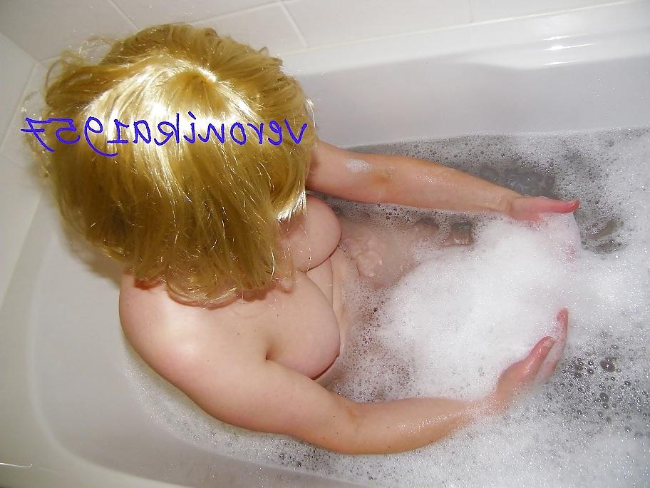 18P Blonde in the Bath